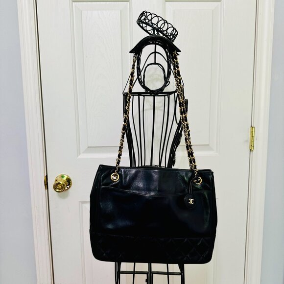 EUC CHANEL MATELASSE LAMBSKIN LEATHER QUILTED CC LOGO SHOULDER BAG MADE IN ITALY - Picture 2 of 16